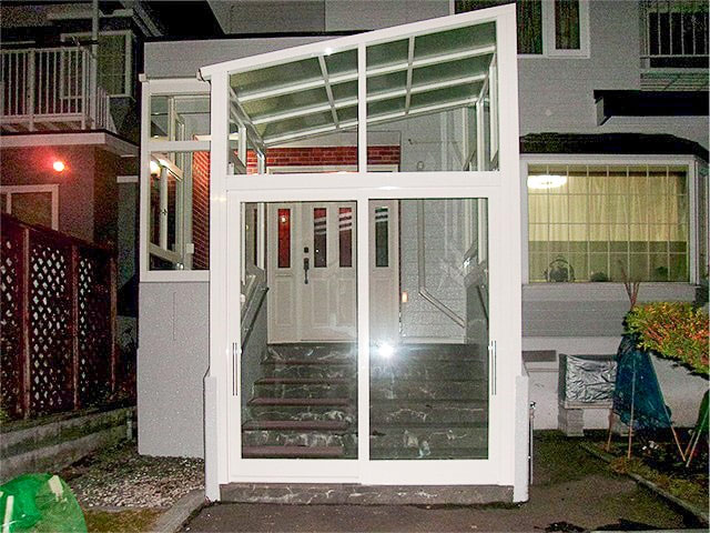 玄関フードで雪と冷気をダブルブロック