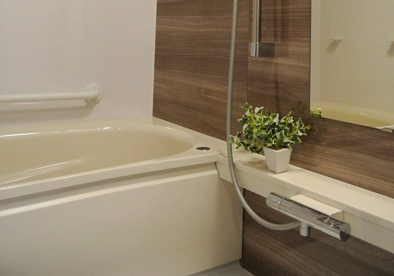 断熱浴槽と追い焚き機能で保温力アップ