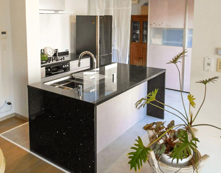 アイランド型で広々とした空間づくり