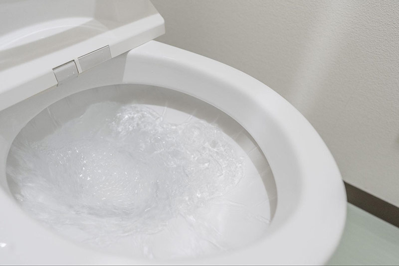 トレイの水を流す