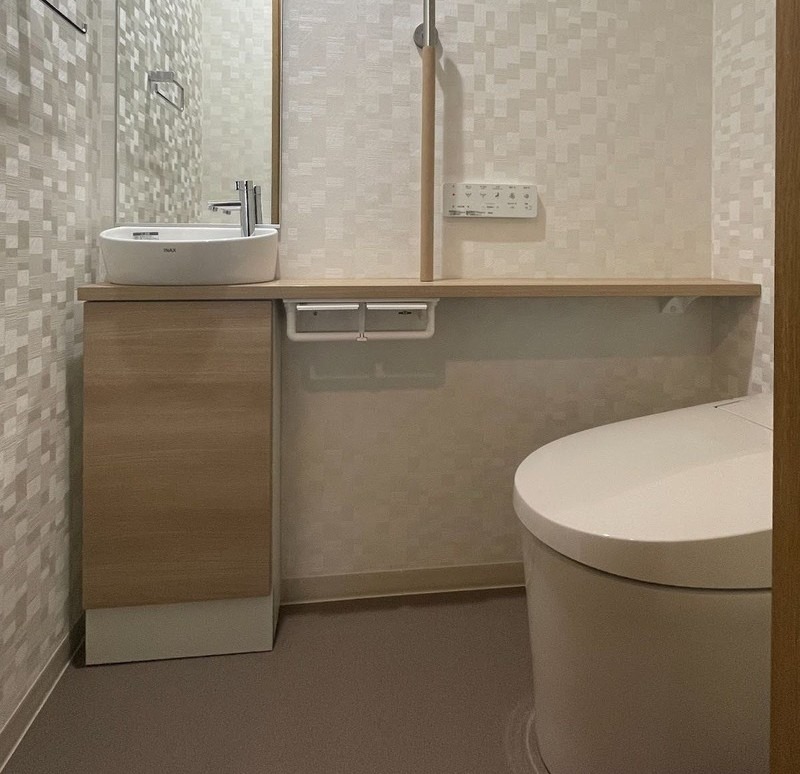 タンクレストイレへの交換と手洗い場を増設、広く快適なトイレに